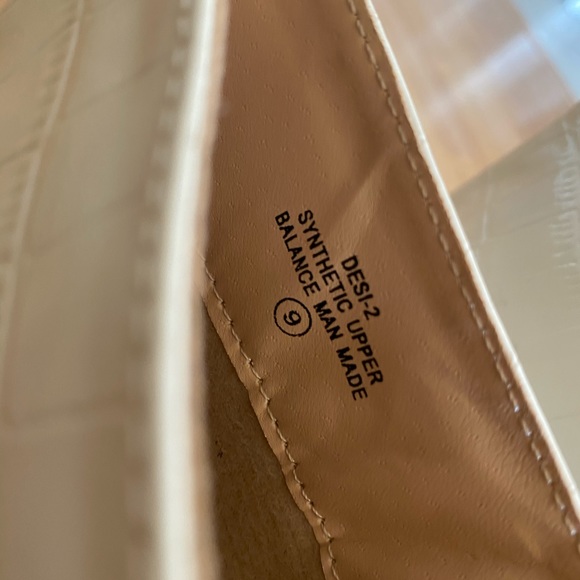 White boots - Picture 5 of 8